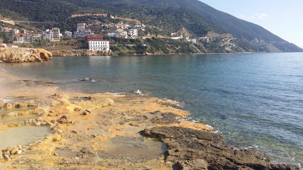 Foivos Hotel Loutra Edipsou  Buitenkant foto